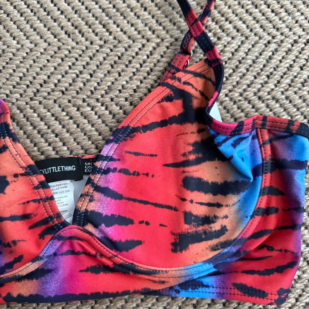 PrettyLittleThing Multicolor Bikini Top - Picture 2 of 4